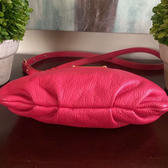 MARC BY MARC JACOBS🩷POP PINK🩷 "CLASSIC Q PERCY" 💯% COW LEATHER CROSSBODY BAG - Picture 11 of 17